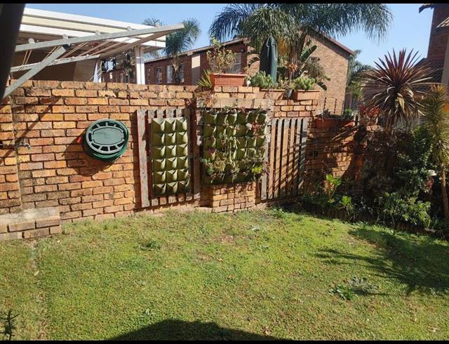 2 BEDROOM APARTMENT FOR SALE IN GLEN MARAIS